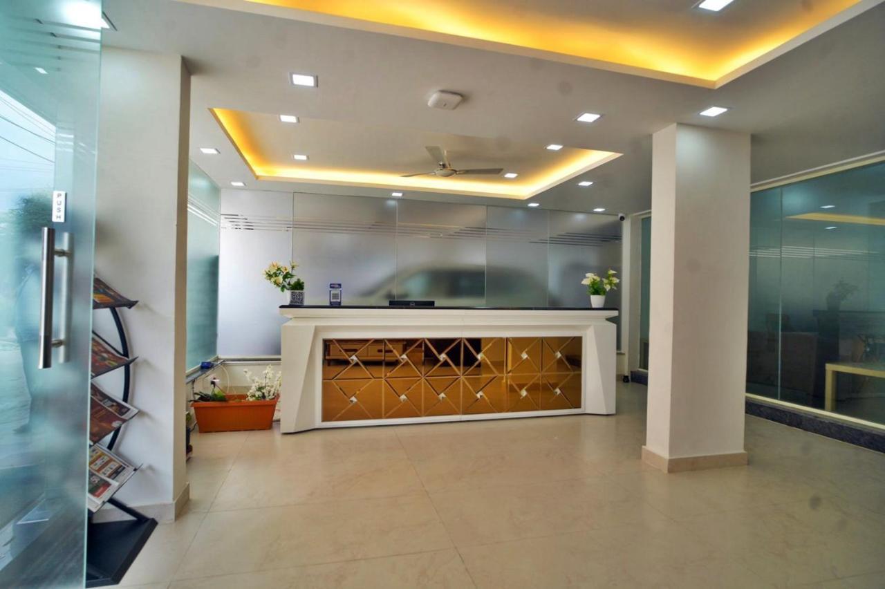 Hotel Sterling Inn Bangalore International Airport Yelahanka Exterior foto